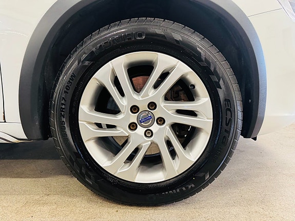 Volvo V60 Cross Country 11 of 26