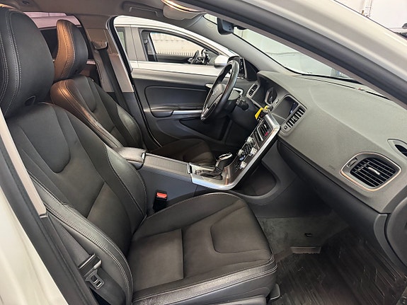 Volvo V60 Cross Country 17 of 26