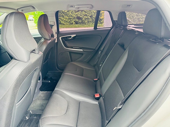 Volvo V60 Cross Country 7 of 26