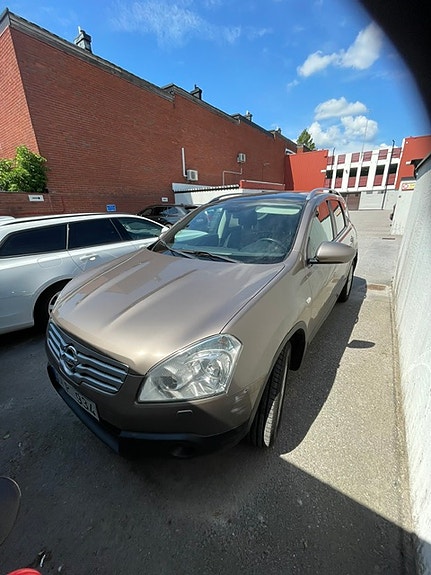 Nissan Qashqai+2 2 of 4