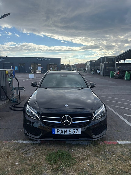 Mercedes-Benz C220 2 of 12