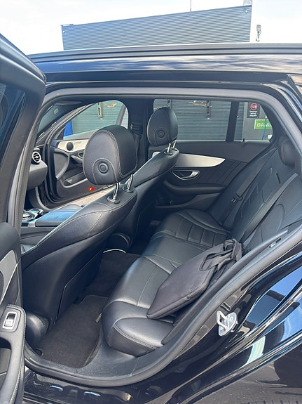 Mercedes-Benz C220 7 of 12