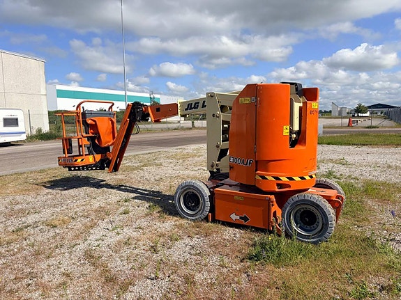 JLG E 300 AJP 4 of 5