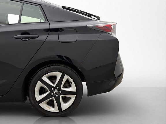 Toyota Prius 27 of 30