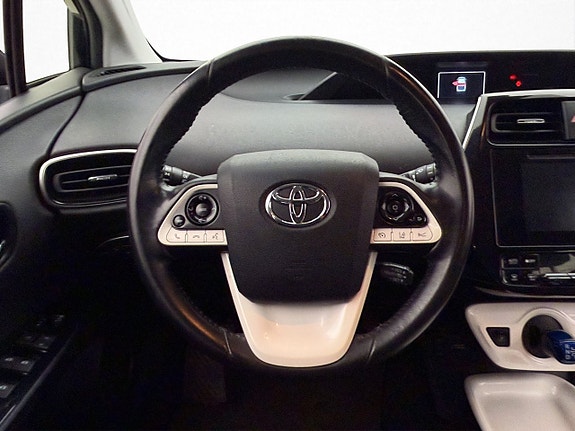 Toyota Prius 12 of 30