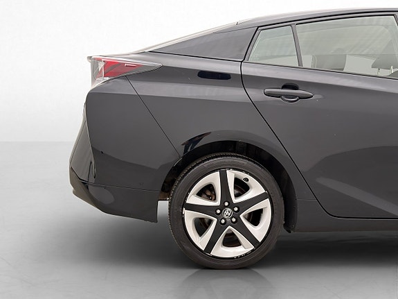 Toyota Prius 28 of 30