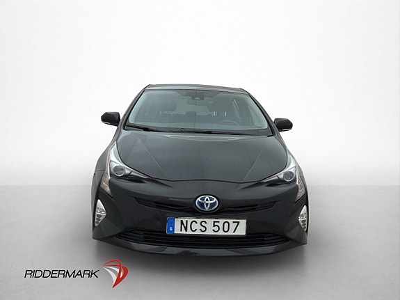 Toyota Prius 2 of 5