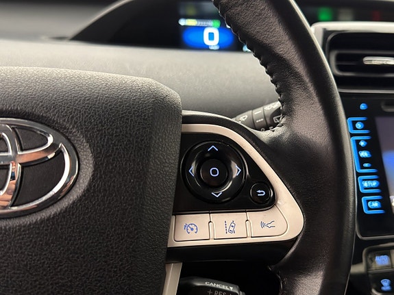 Toyota Prius 15 of 30