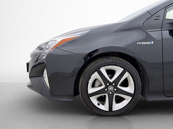 Toyota Prius 26 of 30
