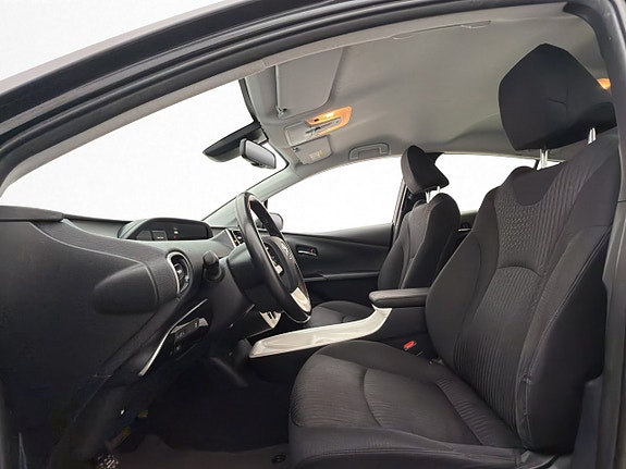 Toyota Prius 10 of 30