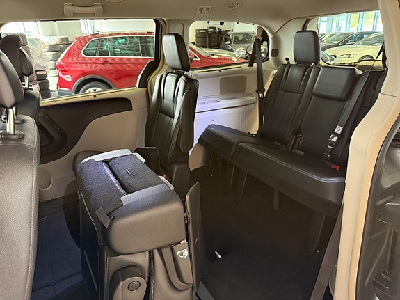 Lancia Voyager 10 of 23