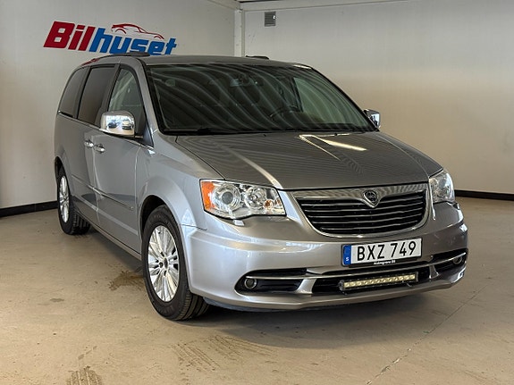 Lancia Voyager 2 of 5