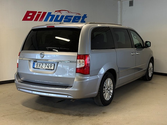 Lancia Voyager 3 of 5