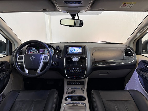 Lancia Voyager 5 of 5