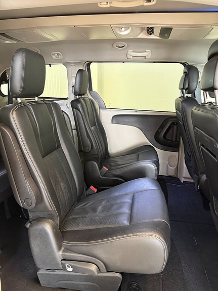 Lancia Voyager 11 of 23