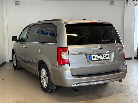 Lancia Voyager 4 of 5