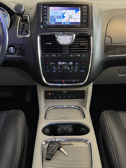 Lancia Voyager 15 of 23
