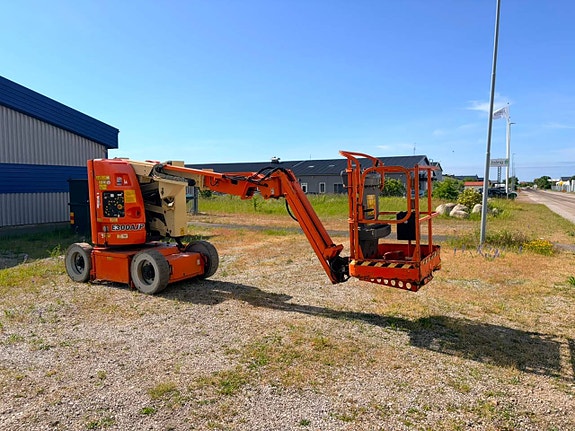 JLG E 300 AJP 2 of 5
