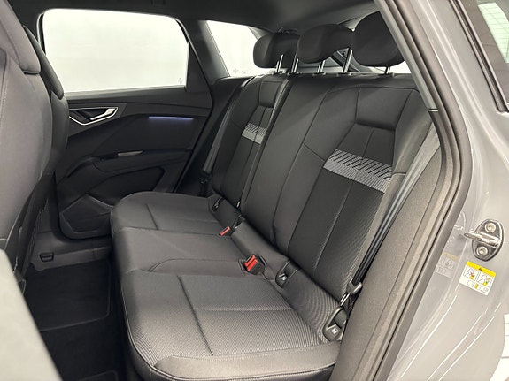 Audi Q4 e-tron 7 of 15