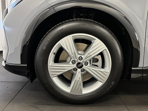 Audi Q4 e-tron 12 of 15