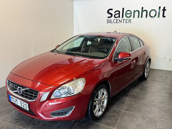 Volvo S60 2 of 5