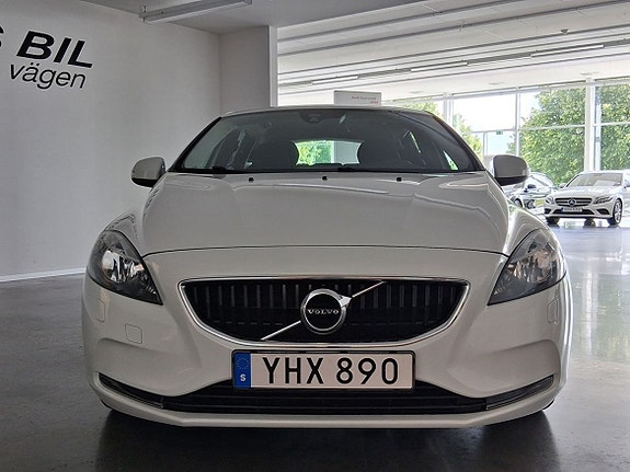 Volvo V40 3 of 10