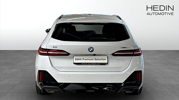 BMW i5 7 of 9