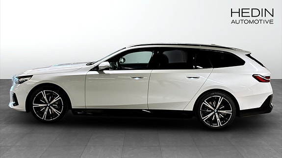 BMW i5 6 of 9