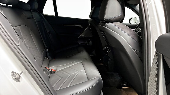 BMW i5 5 of 9