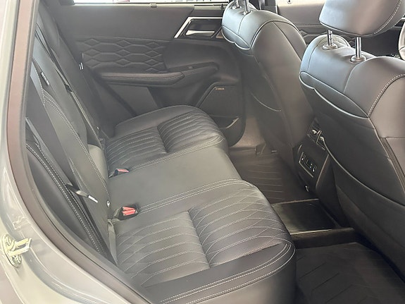 Mitsubishi Outlander 12 of 15