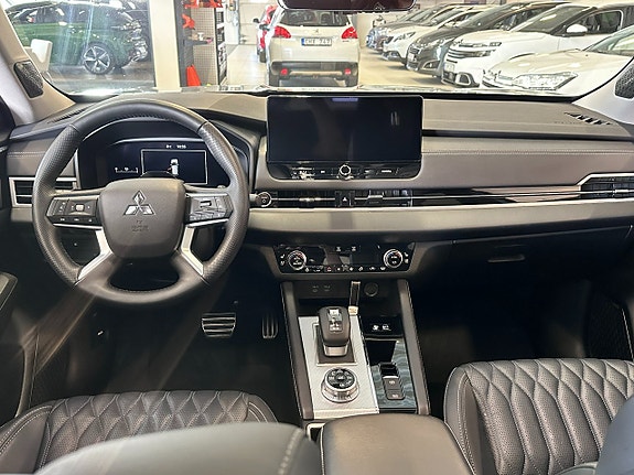 Mitsubishi Outlander 13 of 15