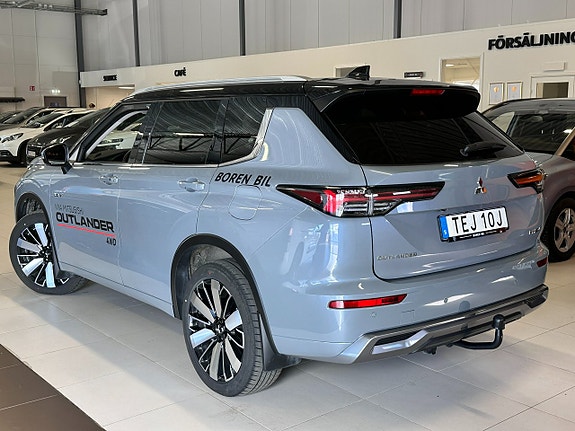 Mitsubishi Outlander 2 of 5