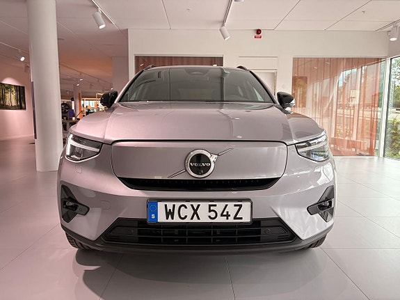 Volvo EX40 2 of 5