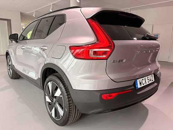 Volvo EX40 4 of 5