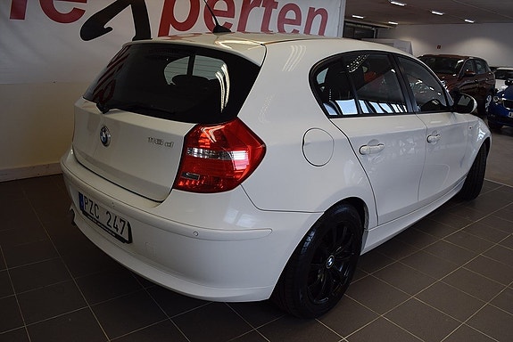 BMW 116d 2 of 5