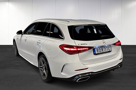 Mercedes-Benz C300 4 of 5