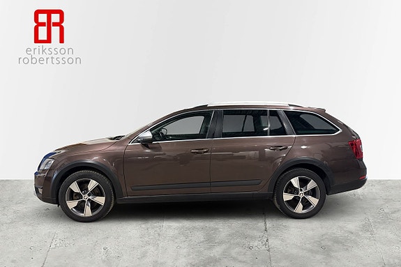 Skoda Octavia Scout 2 of 5