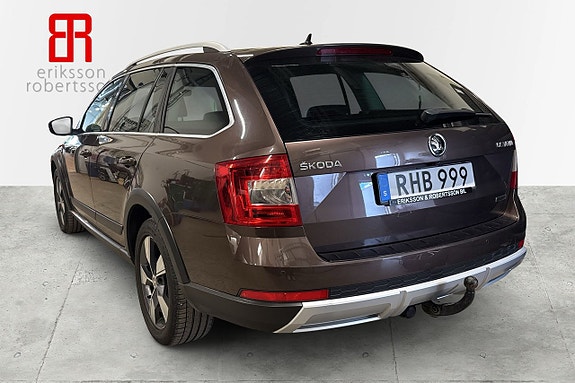 Skoda Octavia Scout 3 of 5