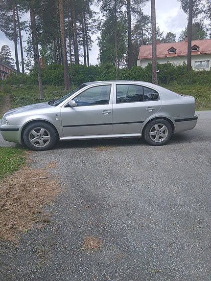 Skoda Octavia 2 of 3
