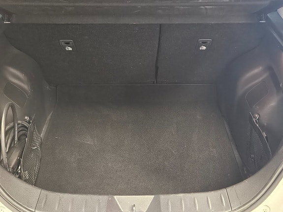 Nissan Leaf 4 of 5