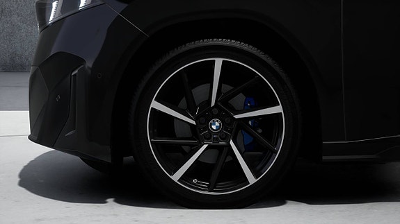 BMW iX3 4 of 5