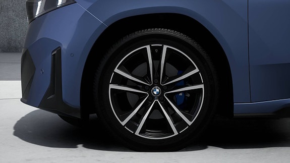 BMW iX3 4 of 5