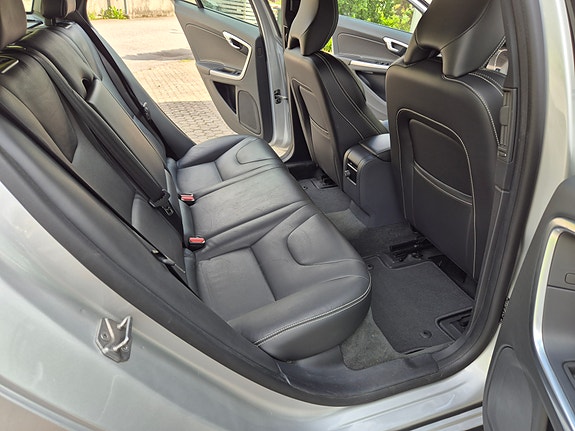 Volvo V60 7 of 12