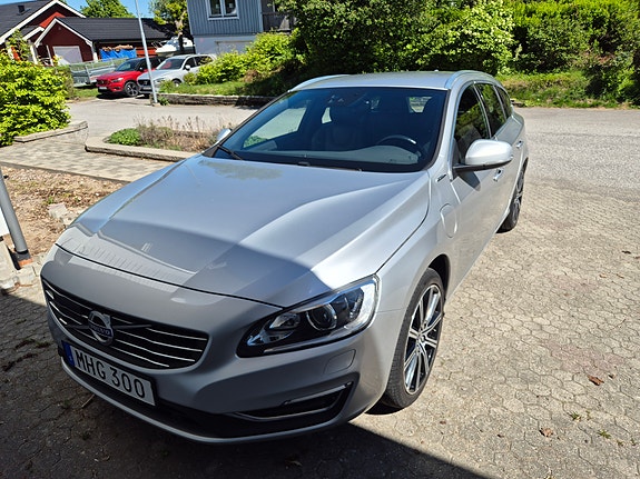 Volvo V60 2 of 5