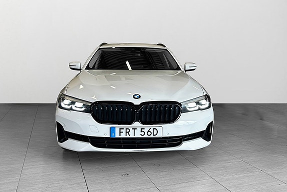 BMW 520i 2 of 5