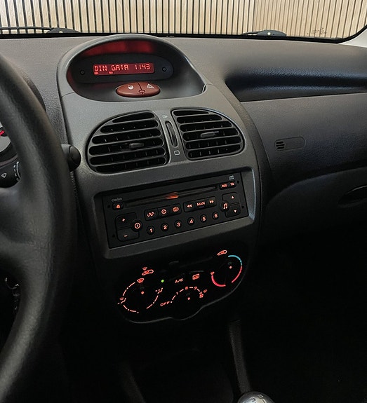Peugeot 206 9 of 12