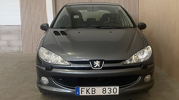 Peugeot 206 2 of 5