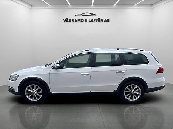 Volkswagen Passat Alltrack 2 of 5