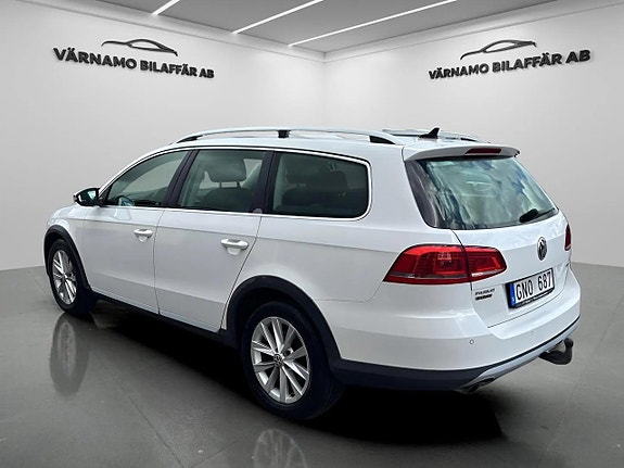 Volkswagen Passat Alltrack 3 of 5
