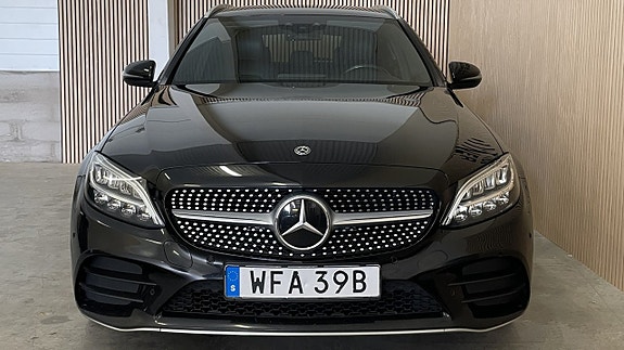 Mercedes-Benz C220 d 2 of 18